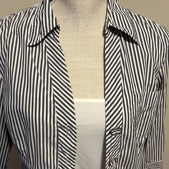 Liz & Co  blue stripe blouse, sz medium - Picture 3 of 10